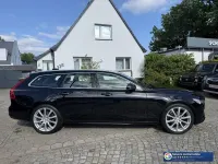 Gebraucht Volvo V90 Momentum 150 PS (110 kW) 2019 Onyx black / Kombi