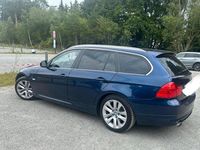 Gebraucht BMW 318 140 PS (102 kW) 2011 Blau Kombi