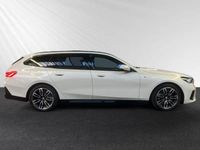 Gebraucht BMW 530e M Sport 299 PS (219 kW) 2025 Mineralweiss metallic Kombi