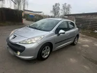 Gebraucht Peugeot 207 95 PS (69 kW) 2009 Silber Limousine