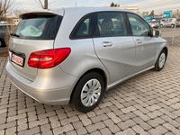 Gebraucht Mercedes B180 116 PS (85 kW) 2014 Silber Kleinwagen