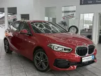 Gebraucht BMW 120 Sport Line 178 PS (130 kW) 2022 Melbournerot metallic Limousine