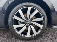 Gebraucht VW Touran Highline 150 PS (110 kW) 2025 Schwarz Van / Kleinbus