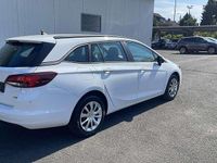 Gebraucht Opel Astra Edition 110 PS (80 kW) 2016 Schneeweiss/summitwhite/arctic Kombi