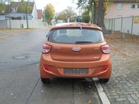 Gebraucht Hyundai i10 Intro Edition 87 PS (63 kW) 2014 New orange / mic Kleinwagen