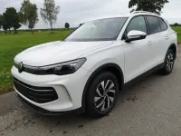Neu VW Tiguan Life 150 PS (110 kW) 2025 Onyx weiß perlmutteffekt SUV