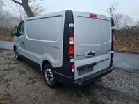 Gebraucht Renault Trafic 116 PS (85 kW) 2016 Silber Van / Kleinbus