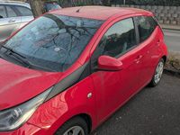 Gebraucht Toyota Aygo 69 PS (50 kW) 2014 Rot Kleinwagen