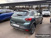 Neu Dacia Sandero Expression 91 PS (66 kW) 2025 Zedergrün metallic Kleinwagen