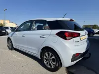 Gebraucht Hyundai i20 Trend 101 PS (74 kW) 2018 Weiß Limousine