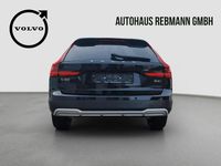 Gebraucht Volvo V90 CC Plus 197 PS (144 kW) 2024 Onyx black / metallic Kombi