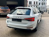 Gebraucht Skoda Superb Style 150 PS (110 kW) 2023 Weiß Kombi