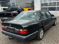 Gebraucht Mercedes 200 118 PS (86 kW) 1991 Schwarz Limousine
