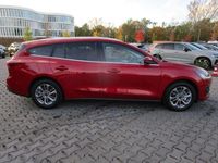 Gebraucht Ford Focus Titanium 125 PS (91 kW) 2024 Rot Kombi