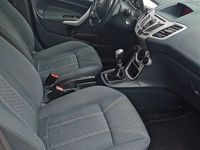 Gebraucht Ford Fiesta Trend 95 PS (69 kW) 2011 Grau Kleinwagen