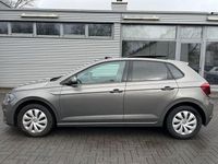 Gebraucht VW Polo Comfortline 95 PS (69 kW) 2019 Limestone grey Limousine