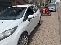 Gebraucht Ford Fiesta 60 PS (44 kW) 2010 Weiß Kleinwagen