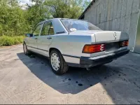 Gebraucht Mercedes 190 122 PS (89 kW) 1984 Silber Limousine