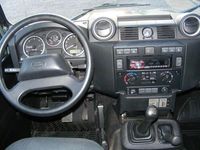 Gebraucht Land Rover Defender 122 PS (89 kW) 2015 Grün Kombi