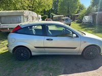 Second-hand Ford Focus 101 CP (74 kW) 2003 Argintiu Berlinǎ