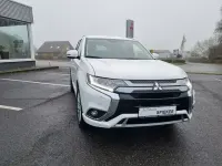 Gebraucht Mitsubishi Outlander P-HEV Basis 224 PS (164 kW) 2019 Weiß SUV