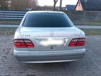 Gebraucht Mercedes E200 116 PS (85 kW) 2000 Silber Limousine