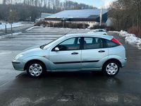 Gebraucht Ford Focus 90 PS (66 kW) 2004 Blau Kleinwagen
