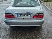 Gebraucht Mercedes E280 204 PS (150 kW) 1999 Silber Limousine