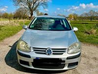 Gebraucht VW Golf V 115 PS (84 kW) 2004 Silber Kleinwagen