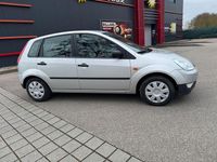 Gebraucht Ford Fiesta Ambiente 69 PS (50 kW) 2003 Silber Kleinwagen