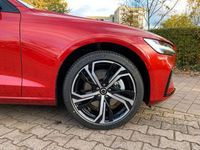 Gebraucht Volvo V60 Plus 197 PS (144 kW) 2024 Rot Kombi