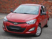 Gebraucht Hyundai i20 Style 101 PS (74 kW) 2014 Rot Limousine