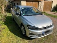 Gebraucht VW Polo 65 PS (47 kW) 2018 Silber Kleinwagen