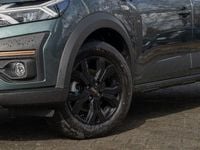 Neu Dacia Jogger Extreme 141 PS (103 kW) 2025 Gruen Van / Kleinbus