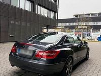 Gebraucht Mercedes E350 265 PS (194 kW) 2012 Blau Coupé