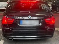 Gebraucht BMW 320 163 PS (119 kW) 2009 Schwarz Kombi