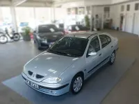 Używany Renault Mégane Dynamique 107 KM (78 kW) 2001 Unbekannt (metallic) Sedan/Limuzyna