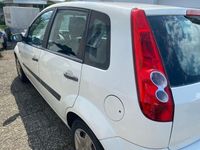 Gebraucht Ford Fiesta 60 PS (44 kW) 2006 Weiß Kleinwagen