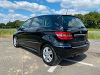 Gebraucht Mercedes B180 116 PS (85 kW) 2011 Schwarz Van / Kleinbus