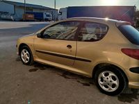 Gebraucht Peugeot 206 75 PS (55 kW) 2002 Gold Kleinwagen