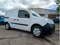 Gebraucht Renault Kangoo Basis 68 PS (50 kW) 2010 Arktisweiß Van