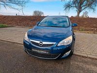 Usata Opel Astra 140 CV (102 kW) 2012 Blu Berlina