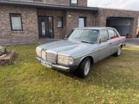 Gebraucht Mercedes E300 88 PS (64 kW) 1979 Blau Limousine