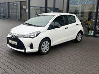 Gebraucht Toyota Yaris Basis 69 PS (50 kW) 2017 Weiß Limousine