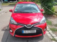 Gebraucht Toyota Yaris 69 PS (50 kW) 2015 Rot Kleinwagen
