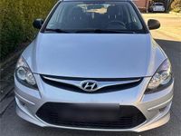 Gebraucht Hyundai i30 105 PS (77 kW) 2011 Silber Limousine