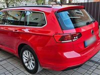 Gebraucht VW Passat 122 PS (89 kW) 2022 Rot Kombi