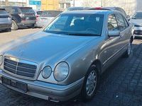 Gebraucht Mercedes 240 170 PS (125 kW) 1998 Silber Limousine