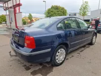 Second-hand VW Passat 101 CP (74 kW) 1998 Albastru Berlinǎ