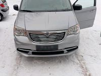 Gebraucht Lancia Voyager 168 PS (123 kW) 2014 Silber Van / Kleinbus